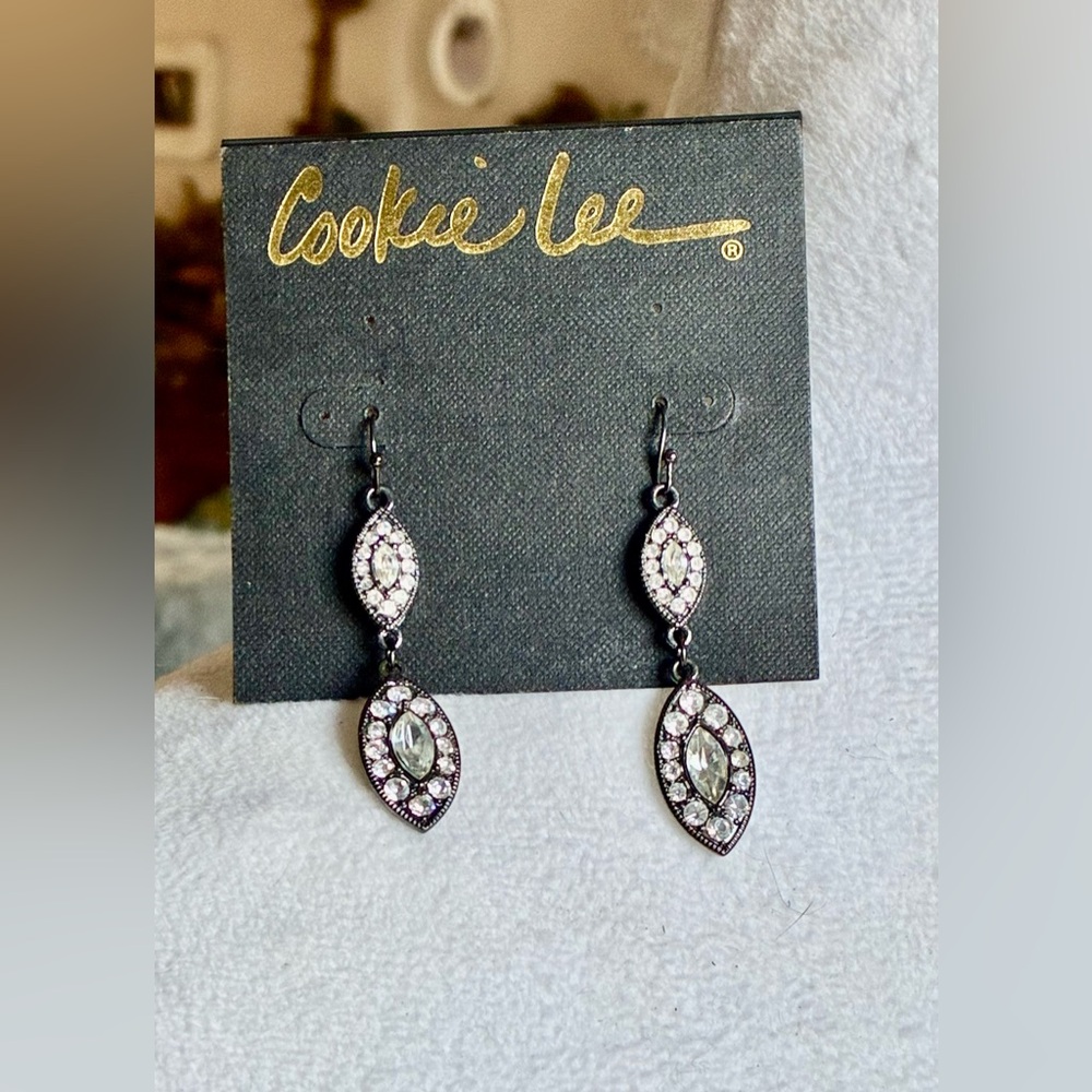 👂💍 Cookie Lee Healing Hematite Genuine Crystal Dangle Earrings